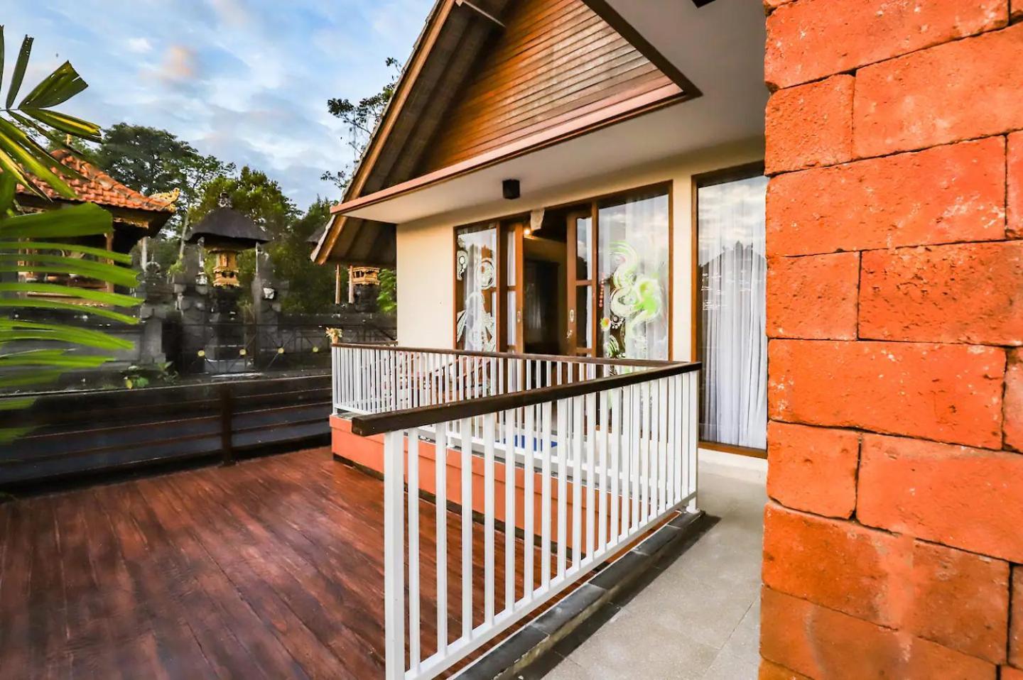 Compact Magic 2-floor 4bdr House With Yoga Terrace Ubud